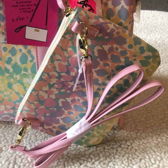 BETSEY JOHNSON OMBRÉ CRUIZIN WEEKEND BAG - Picture 8 of 13